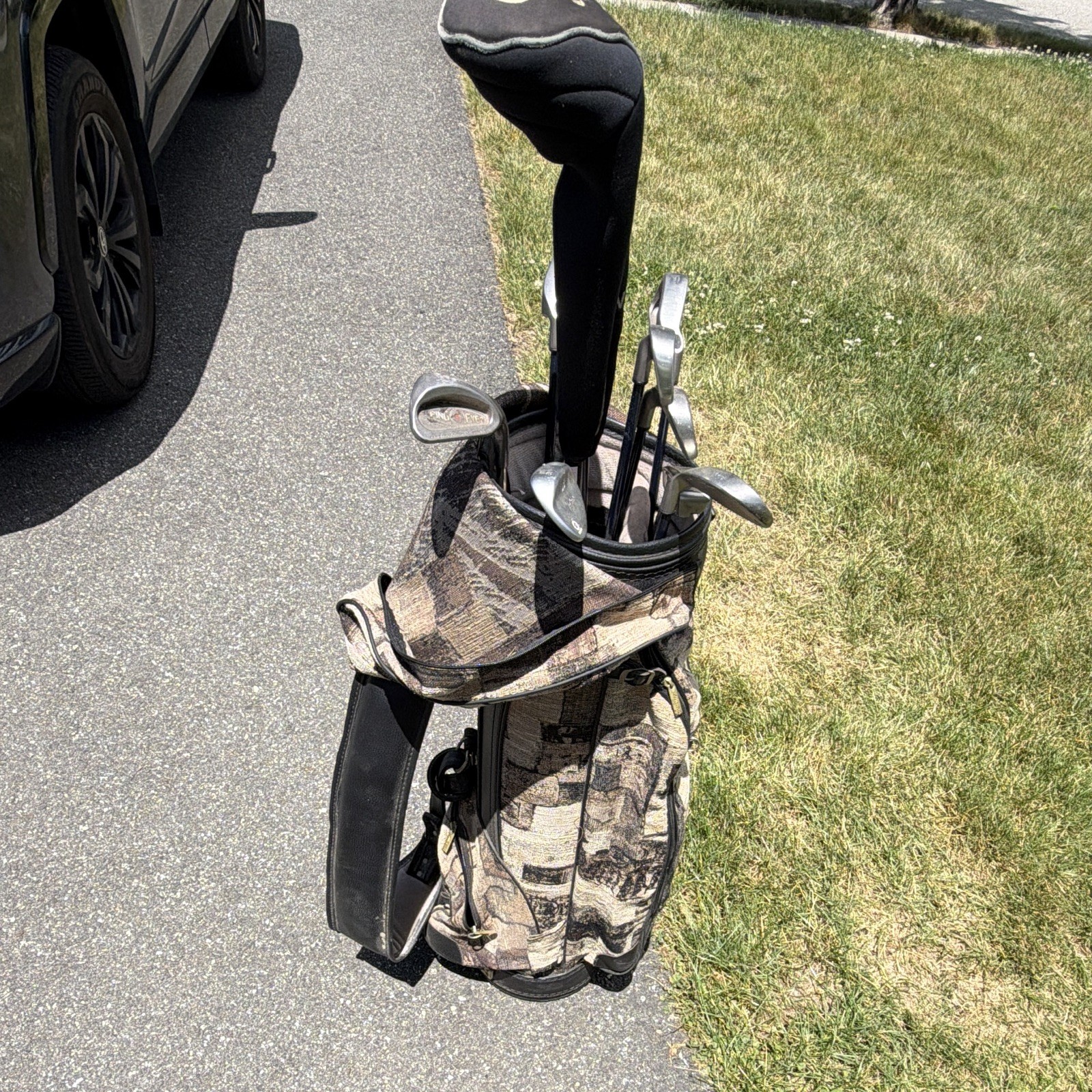 Camouflage & Black Golf Club Bag with Mixed Golf Clubs Included