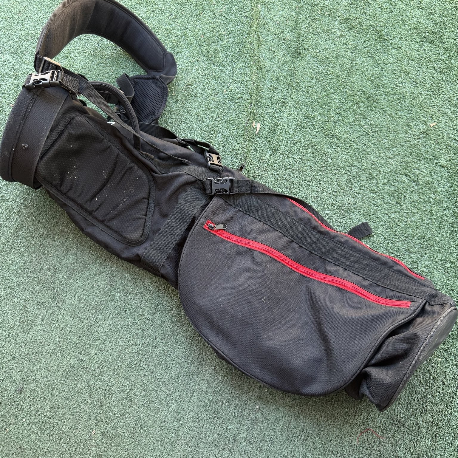Titleist Premium Sunday Golf Bag Nylon Polyester Black Red White Padded Strap