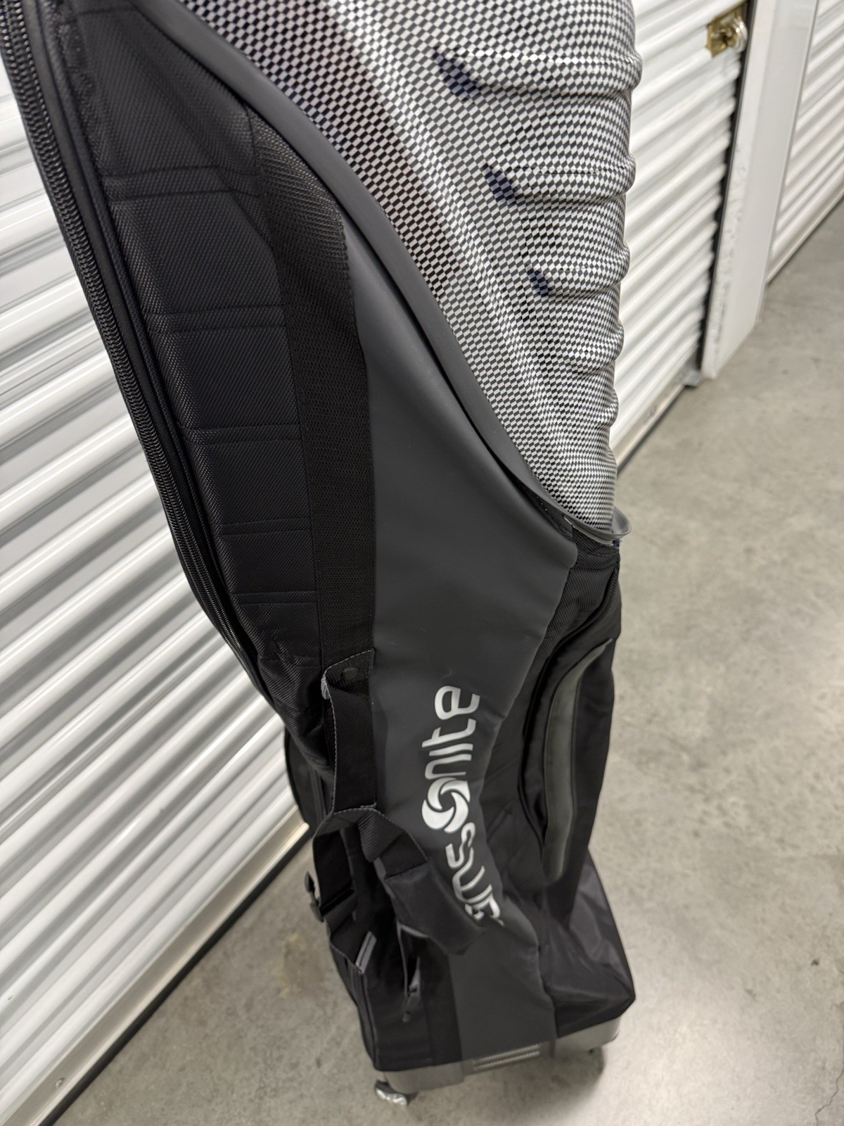 Samsonite 6960 The Protector Hard / Soft Golf Travel Cover with Shark Wheels NOB
