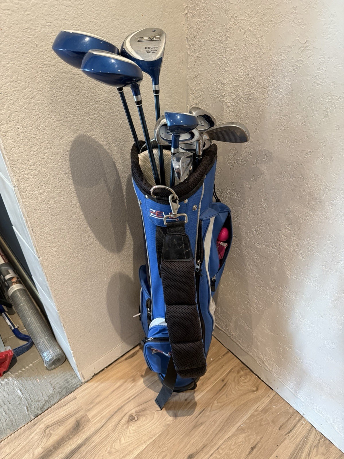 Zevo 2500C Blue Nylon Golf Bag 10-Club Capacity, Shoulder Strap, Zip