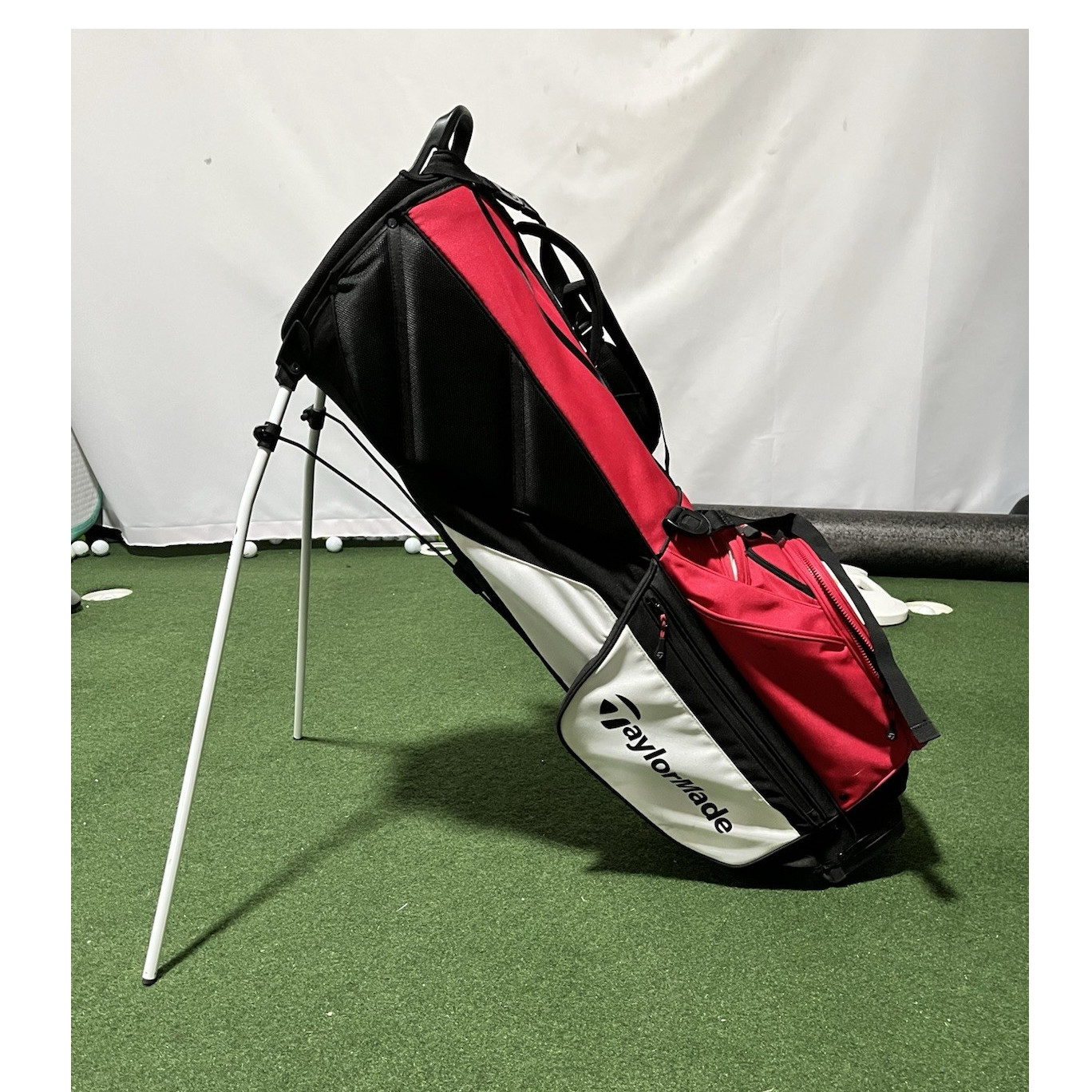 Mint condition Taylormade Flex tech stand bag (red/white/black) w/under par logo