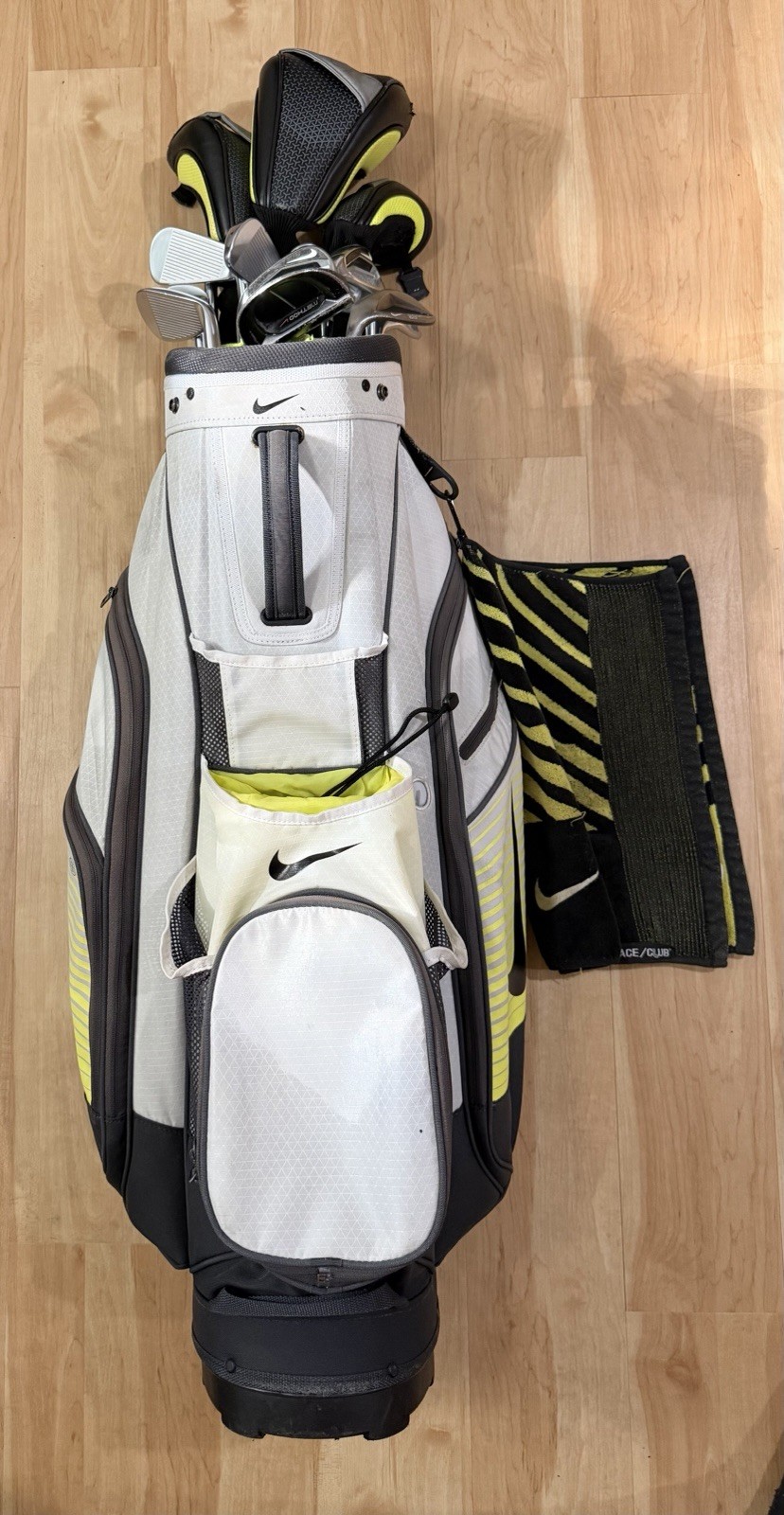 Nike Sport III Cart Bag White/Black/Volt 14 Way