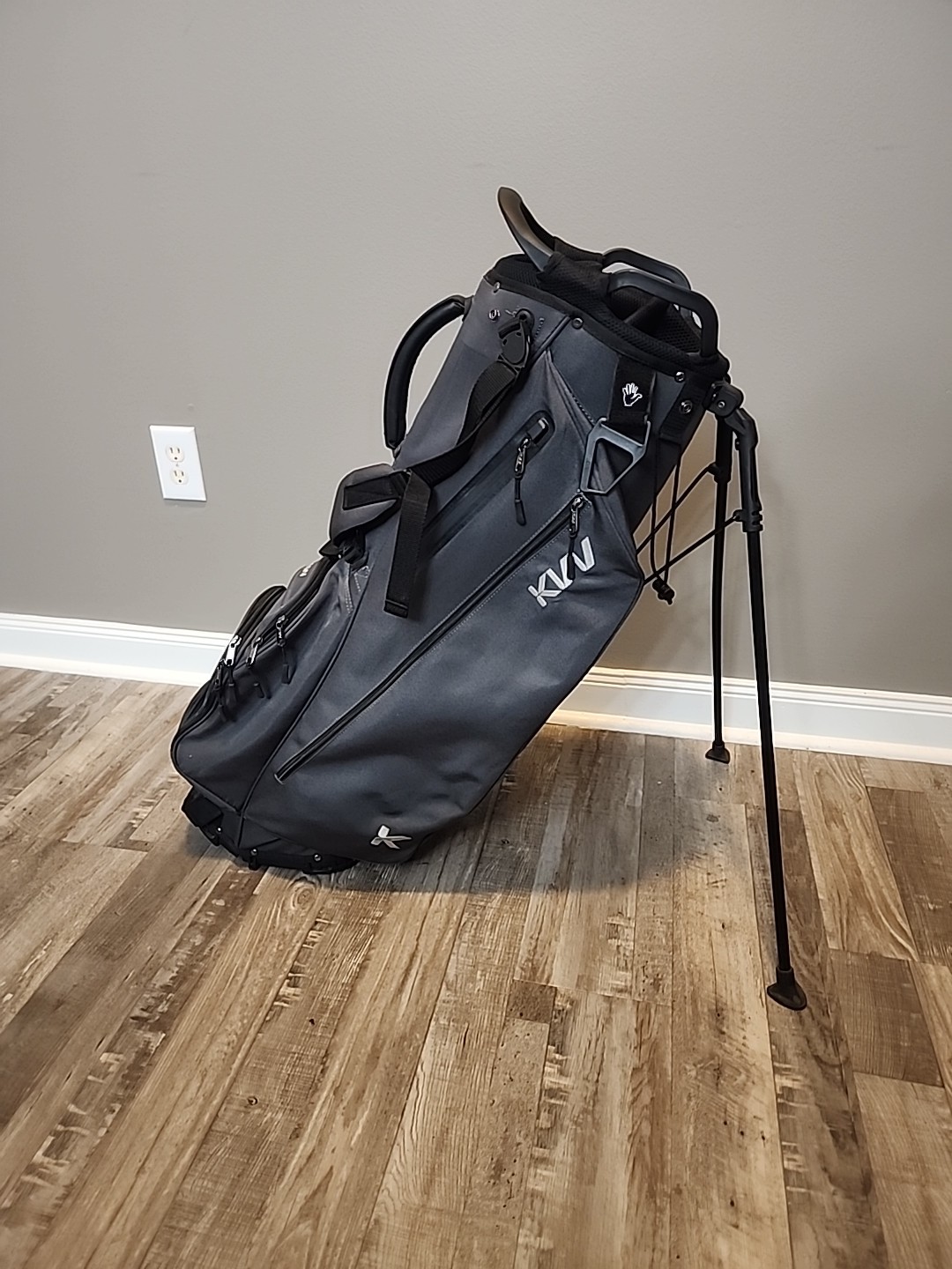 KVV Golf Stand Bag 7 Way Dividers 5 Pockets Dual Straps Black