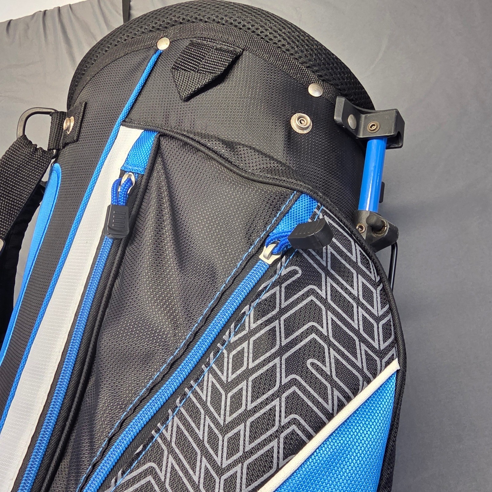 Strata Golf Stand Bag Men Black Blue Lightweight Carry Bag Dual Strap 4-Way Top