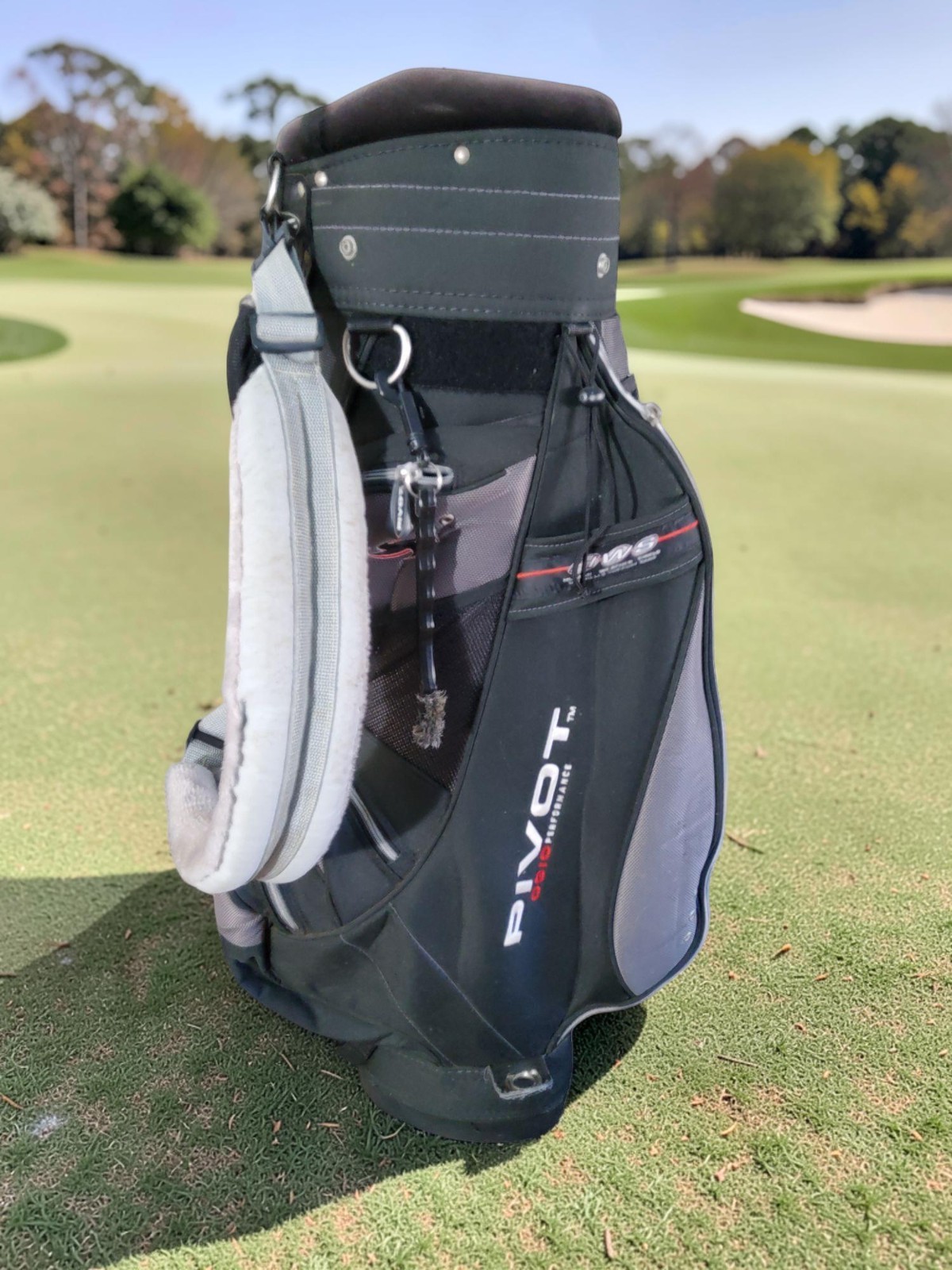 ogio pivot performance gt golf bag with padded shoulder strap