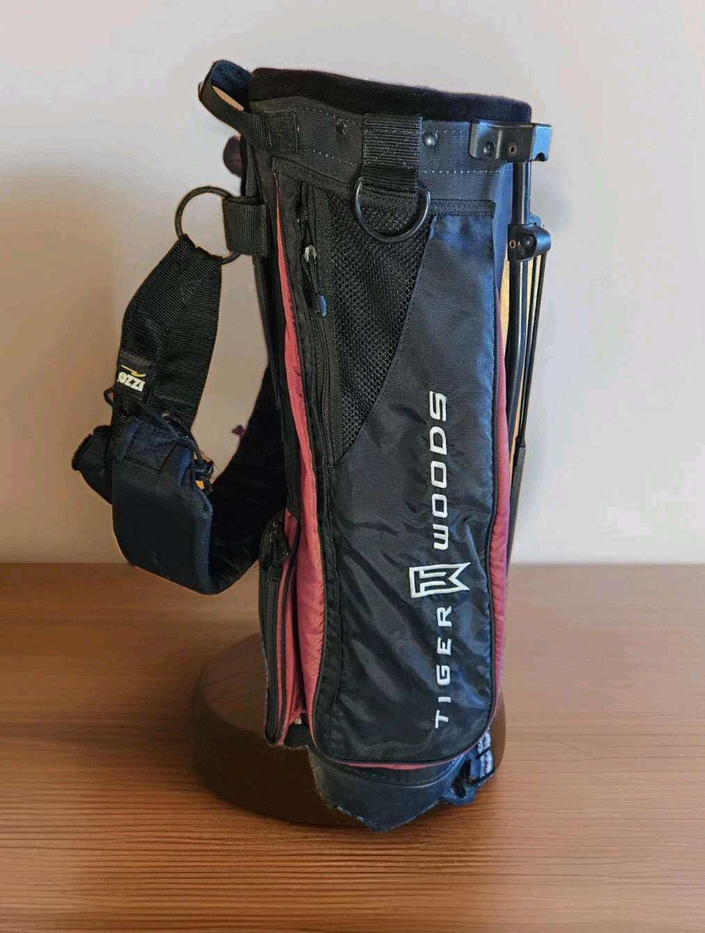 Nike Tiger Woods Jr Youth Stand Carry Golf Bag 4-way Black Red Dual Strap 30”