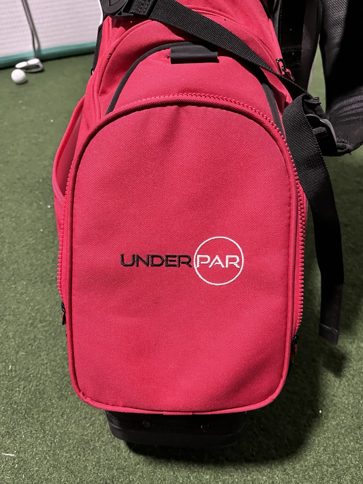 Mint condition Taylormade Flex tech stand bag (red/white/black) w/under par logo